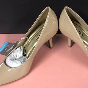 New nude kitten heels by Comfort Plus by Predictions, size 7